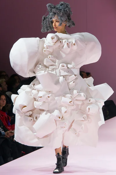 Look 16